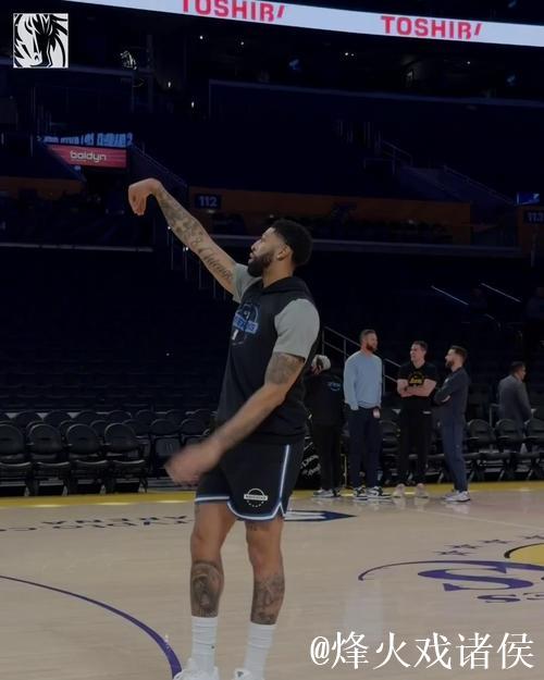 严阵以待！独行侠官媒晒众球员赛前训练照：盐湖城清晨训练